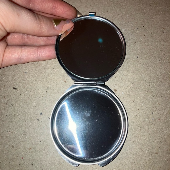 Compact Mirror ~ Beautiful Inside and Out - Picture 4 of 7